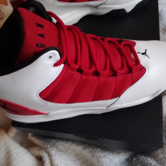 Jordan Max Aura 6.5 Y / 37.5 (NWOT) White Black Red - Picture 11 of 12